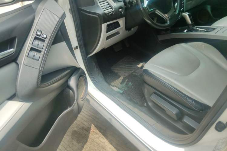 Used Luxgen U6 SUV 2014 1.8T Fashion Edition Driver Seat