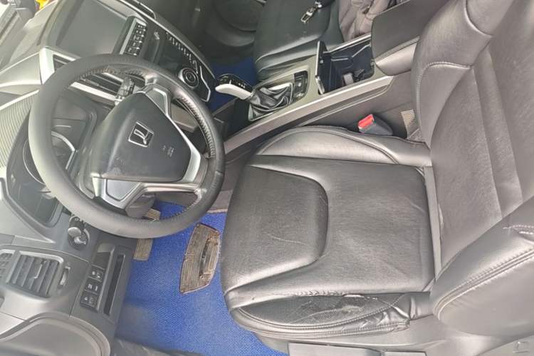 Used Luxgen U6 SUV 2014 2.0T Fashion Edition Driver Seat