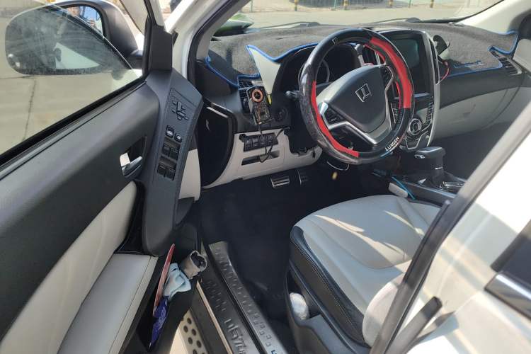 Used Luxgen U6 SUV 2014 2.0T ZhiZun Model Driver Seat