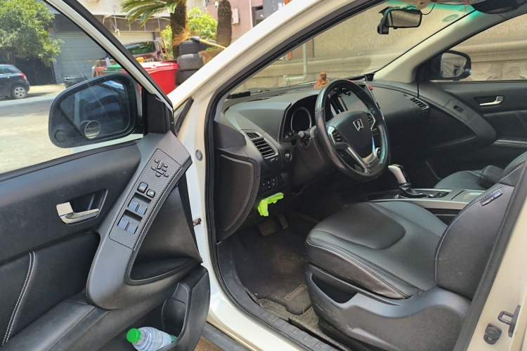 Used Luxgen U6 SUV 2014 1.8T ZhiZun Model Driver Seat