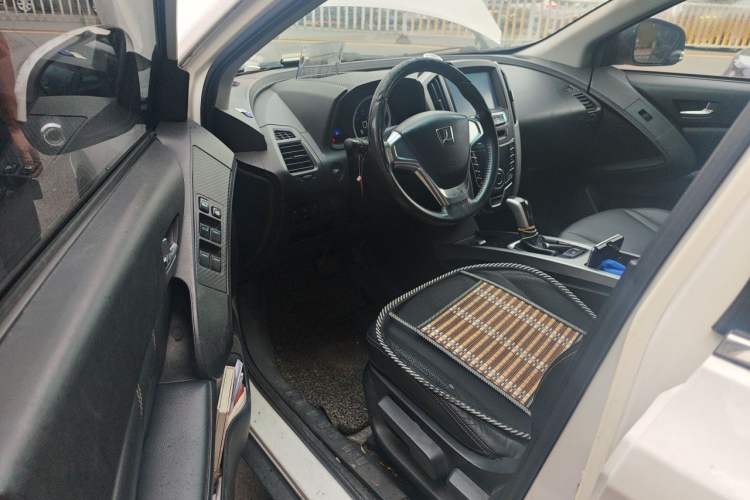 Used Luxgen U6 SUV 2014 1.8T Fashion Edition Driver Seat