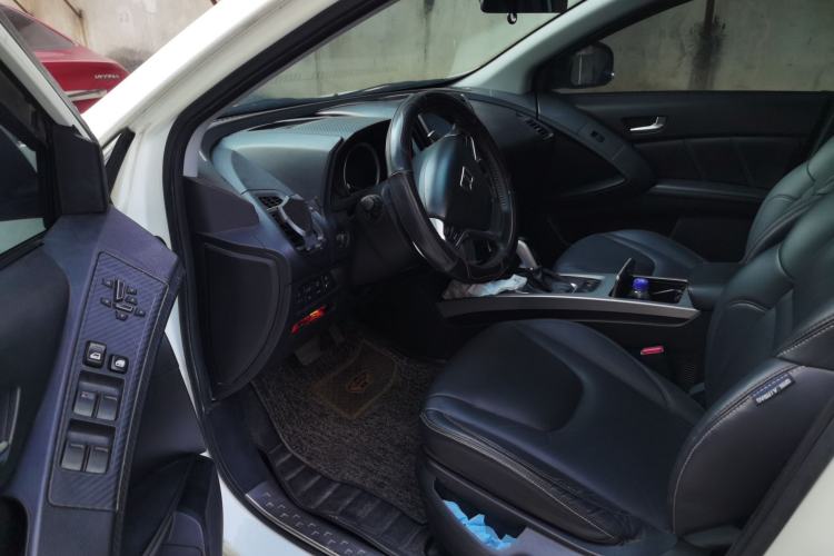 Used Luxgen U6 SUV 2014 2.0T ZhiZun Model Driver Seat