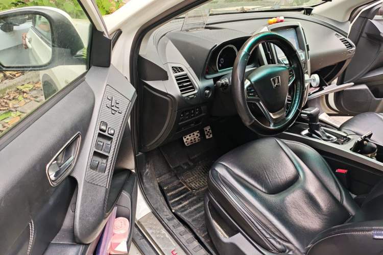 Used Luxgen U6 SUV 2014 2.0T ZhiZun Model Driver Seat