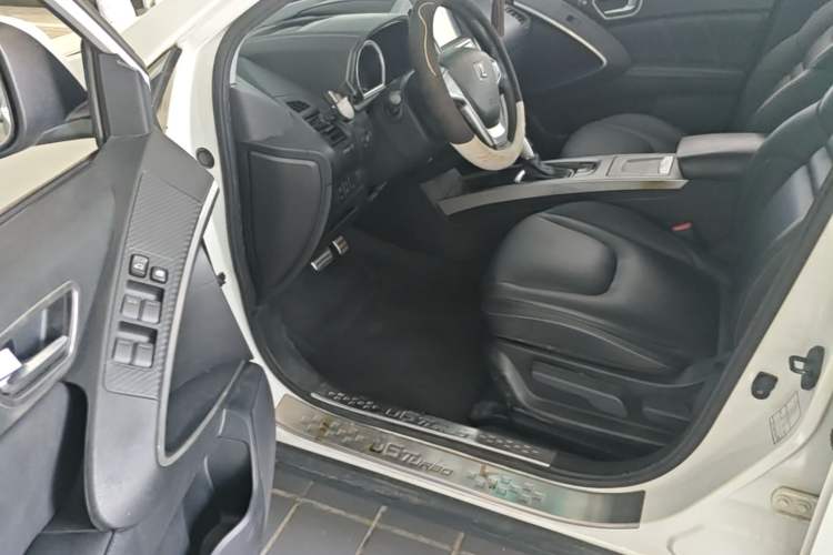 Used Luxgen U6 SUV 2014 1.8T Fashion Edition Driver Seat