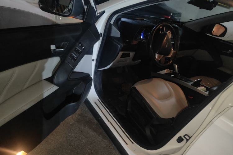 Used Luxgen U6 SUV 2014 1.8T Fashion Edition Driver Seat