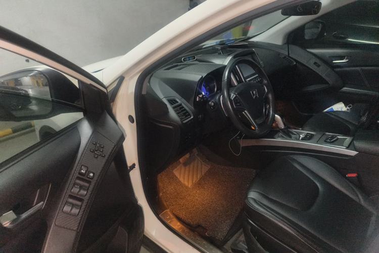 Used Luxgen U6 SUV 2014 2.0T Flagship Edition Driver Seat