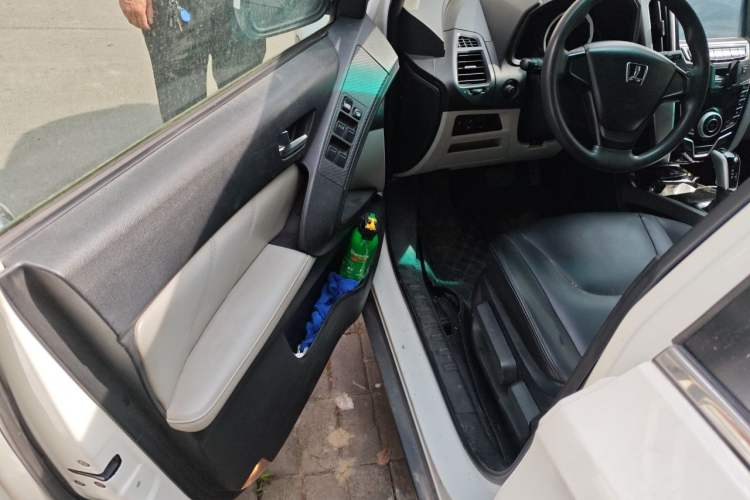 Used Luxgen U6 SUV 2014 1.8T Charm Version Driver Seat