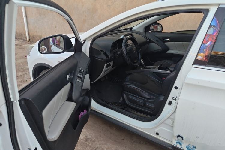 Used Luxgen U6 SUV 2014 1.8T New Innovation Type Driver Seat