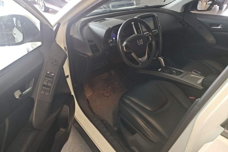 Used Luxgen U6 SUV 2014 2.0T ZhiZun Model Driver Seat