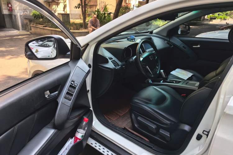 Used Luxgen U6 SUV 2014 1.8T Fashion Edition Driver Seat