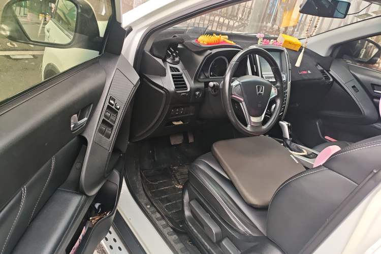 Used Luxgen U6 SUV 2014 1.8T Fashion Edition Driver Seat