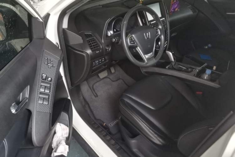 Used Luxgen U6 SUV 2014 2.0T ZhiZun Model Driver Seat