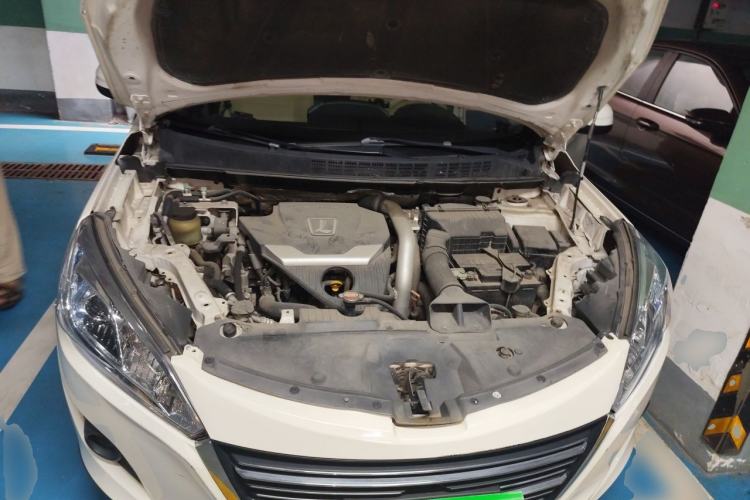 Used Luxgen U6 SUV 2014 1.8T Charm Version Engine Bay