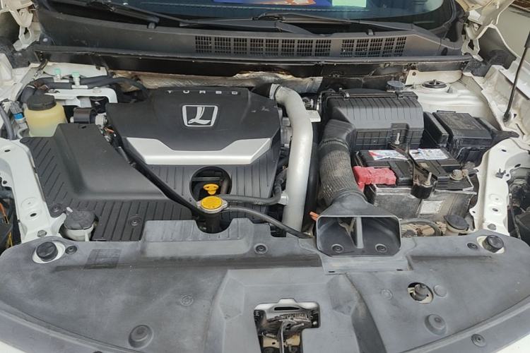 Used Luxgen U6 SUV 2014 1.8T ZhiZun Model Engine Bay