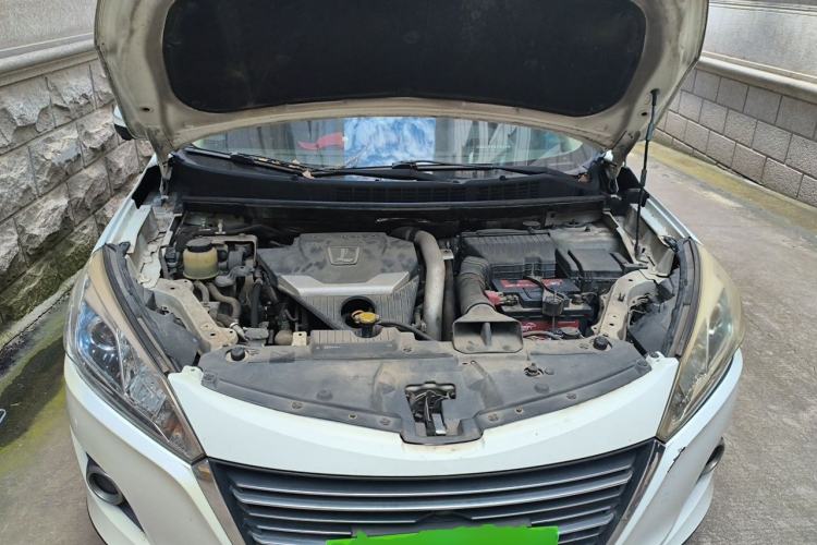 Used Luxgen U6 SUV 2014 1.8T ZhiZun Model Engine Bay