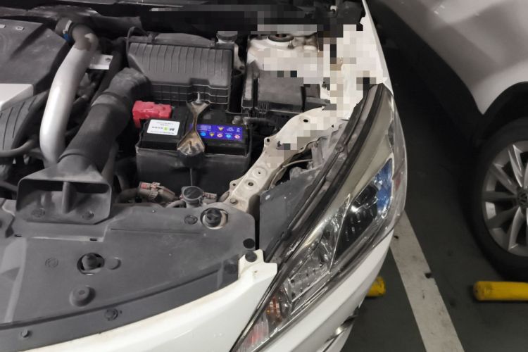 Used Luxgen U6 SUV 2014 2.0T ZhiZun Model Engine Bay Left
