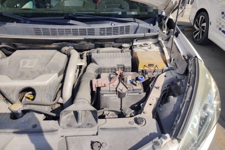 Used Luxgen U6 SUV 2014 2.0T ZhiZun Model Engine Bay Left