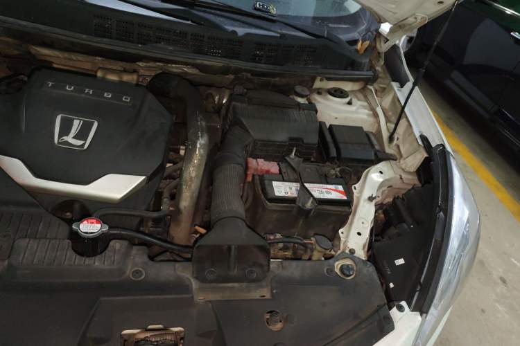 Used Luxgen U6 SUV 2014 1.8T ZhiZun Model Engine Bay Left