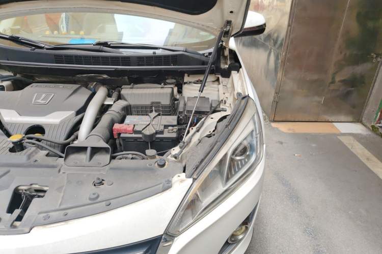 Used Luxgen U6 SUV 2014 1.8T Fashion Edition Engine Bay Left