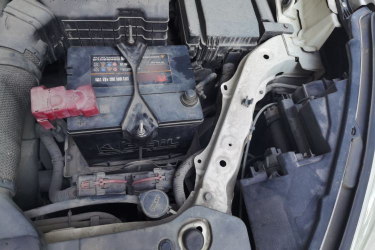 Used Luxgen U6 SUV 2014 2.0T ZhiZun Model Engine Bay Left