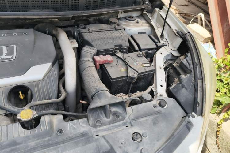Used Luxgen U6 SUV 2014 1.8T Fashion Edition Engine Bay Left