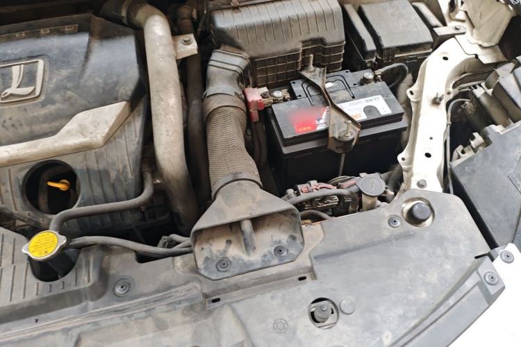 Used Luxgen U6 SUV 2014 2.0T ZhiZun Model Engine Bay Left