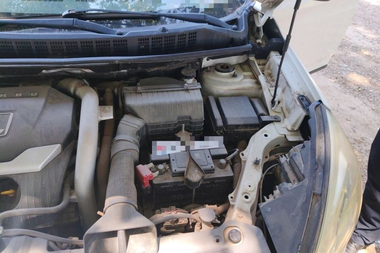 Used Luxgen U6 SUV 2014 1.8T ZhiZun Model Engine Bay Left