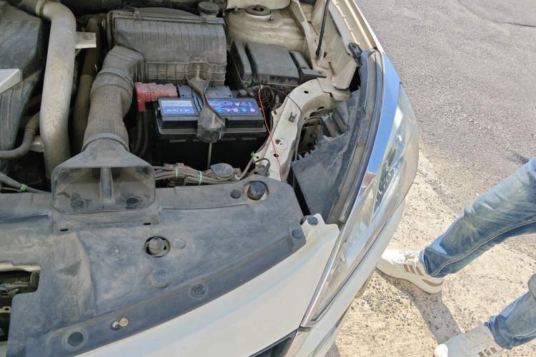 Used Luxgen U6 SUV 2014 2.0T ZhiZun Model Engine Bay Left