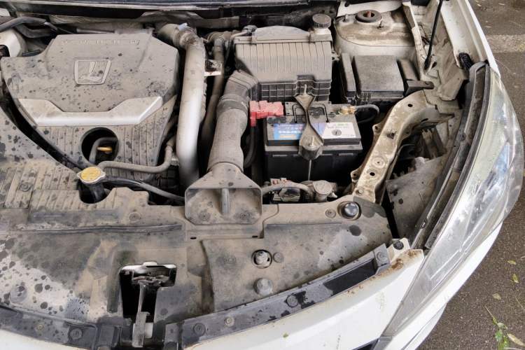 Used Luxgen U6 SUV 2014 2.0T ZhiZun Model Engine Bay Left