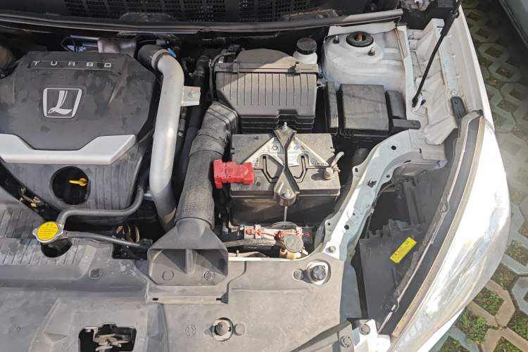 Used Luxgen U6 SUV 2014 2.0T Flagship Edition Engine Bay Left