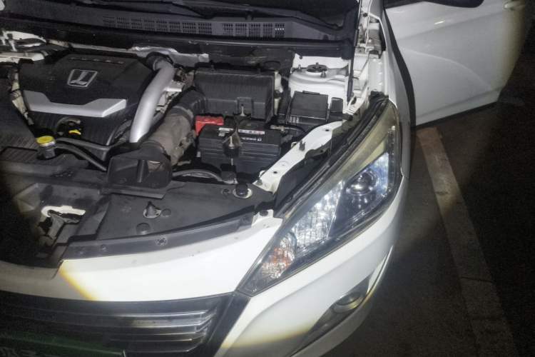 Used Luxgen U6 SUV 2014 2.0T ZhiZun Model Engine Bay Left