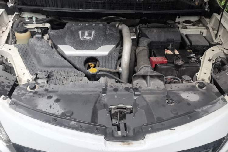 Used Luxgen U6 SUV 2014 2.0T Fashion Edition Engine Bay
