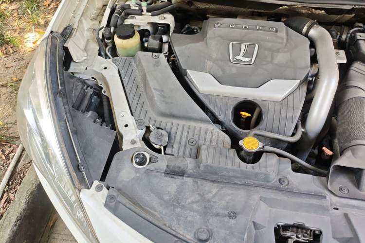 Used Luxgen U6 SUV 2014 1.8T Fashion Edition Engine Bay Right