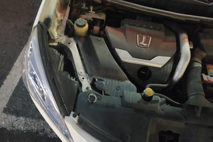 Used Luxgen U6 SUV 2014 1.8T Charm Version Engine Bay Right