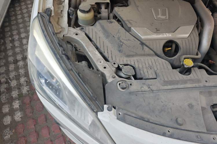 Used Luxgen U6 SUV 2014 1.8T Charm Version Engine Bay Right