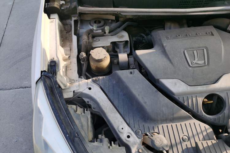 Used Luxgen U6 SUV 2014 1.8T Charm Version Engine Bay Right