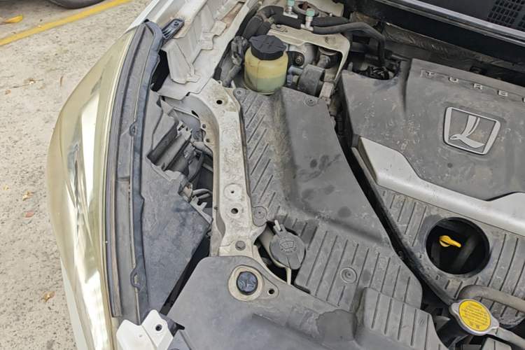 Used Luxgen U6 SUV 2014 1.8T Fashion Edition Engine Bay Right