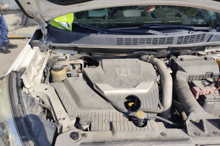 Used Luxgen U6 SUV 2014 2.0T ZhiZun Model Engine Bay Right