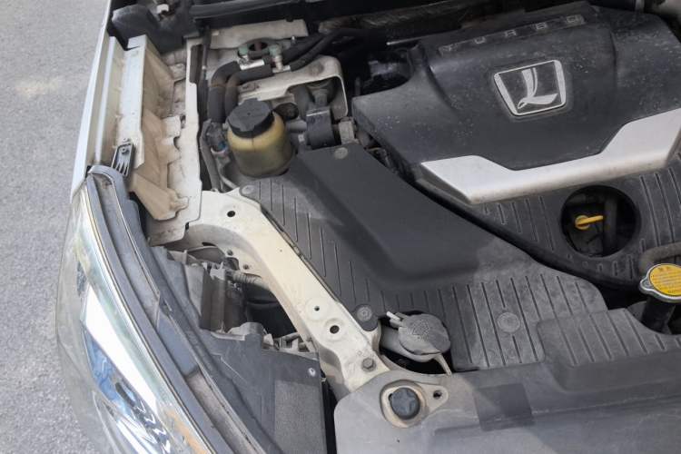 Used Luxgen U6 SUV 2014 1.8T Fashion Edition Engine Bay Right