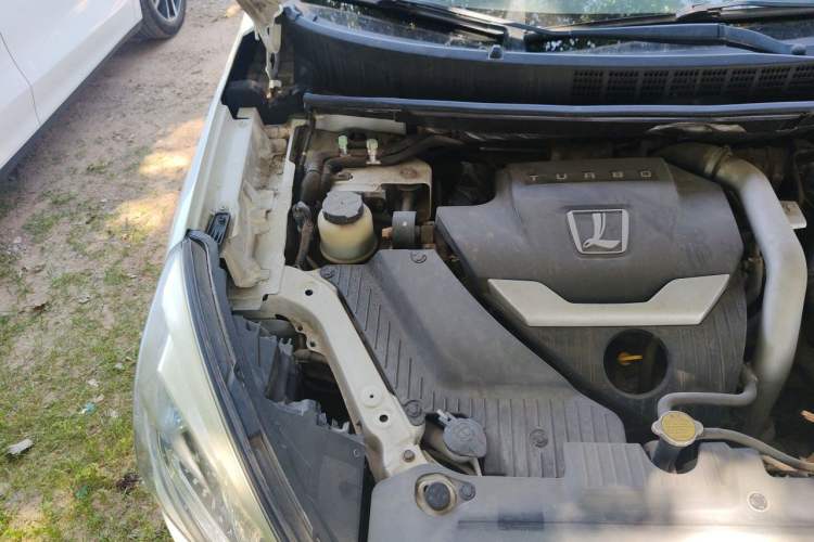 Used Luxgen U6 SUV 2014 1.8T ZhiZun Model Engine Bay Right