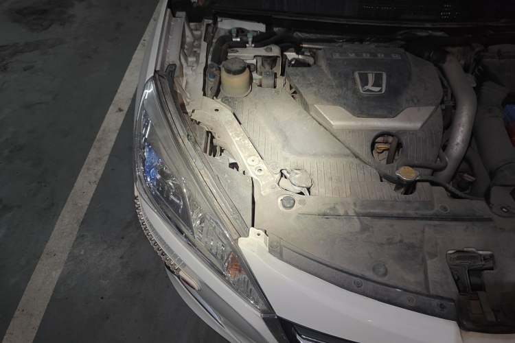 Used Luxgen U6 SUV 2014 1.8T Fashion Edition Engine Bay Right
