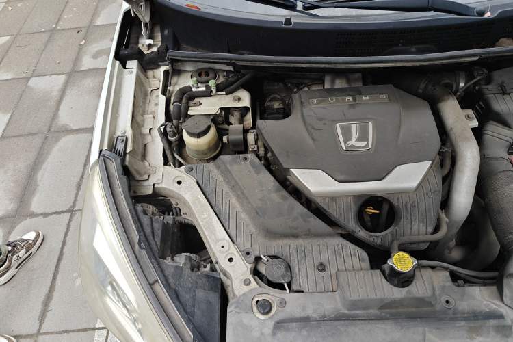 Used Luxgen U6 SUV 2014 2.0T Fashion Edition Engine Bay Right