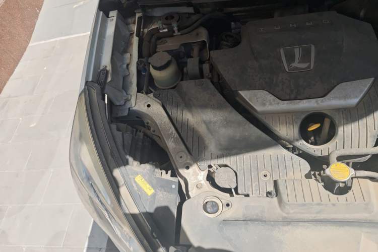 Used Luxgen U6 SUV 2014 2.0T Flagship Edition Engine Bay Right
