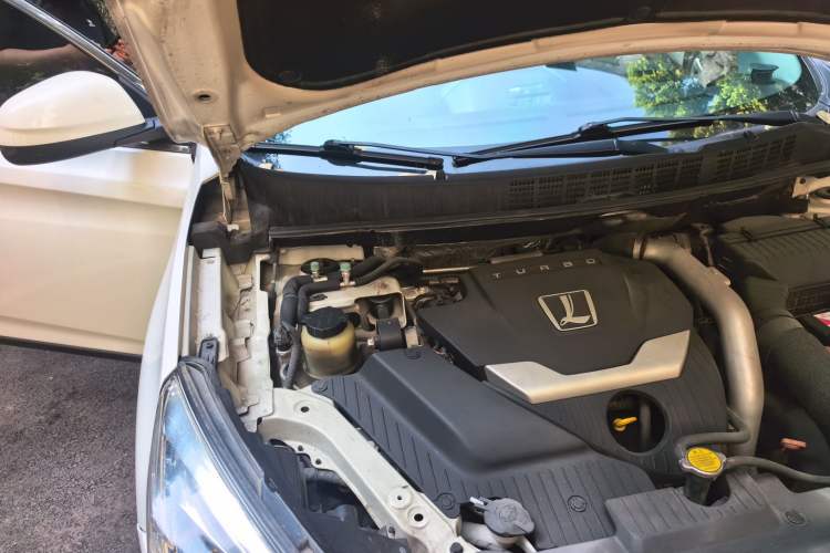 Used Luxgen U6 SUV 2014 1.8T Fashion Edition Engine Bay Right