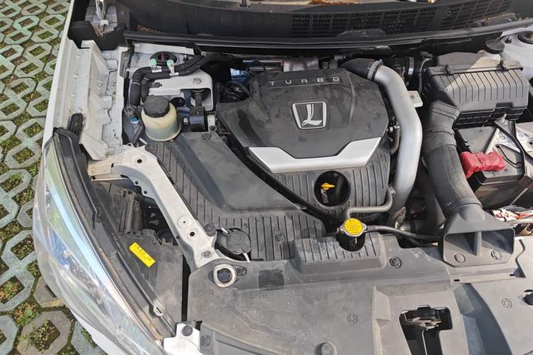 Used Luxgen U6 SUV 2014 2.0T Flagship Edition Engine Bay Right