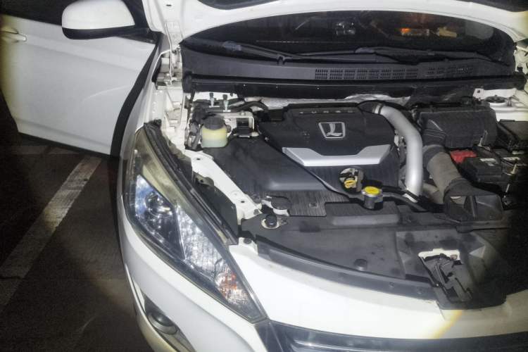 Used Luxgen U6 SUV 2014 2.0T ZhiZun Model Engine Bay Right