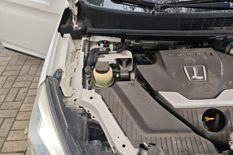 Used Luxgen U6 SUV 2014 1.8T Fashion Edition Engine Bay Right