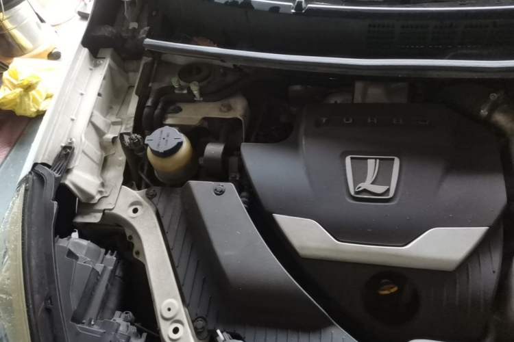 Used Luxgen U6 SUV 2014 2.0T ZhiZun Model Engine Bay Right