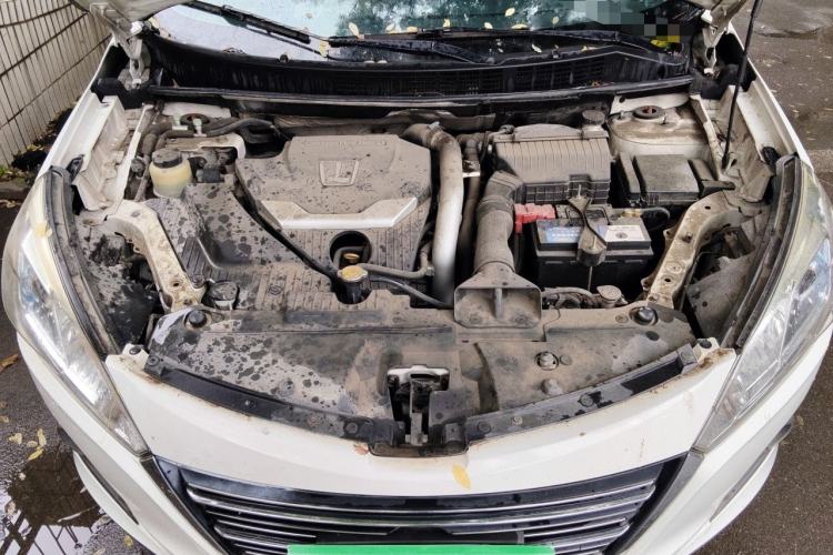 Used Luxgen U6 SUV 2014 2.0T ZhiZun Model Engine Bay