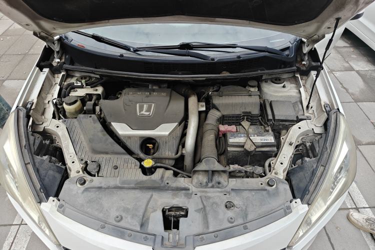 Used Luxgen U6 SUV 2014 2.0T Fashion Edition Engine Bay